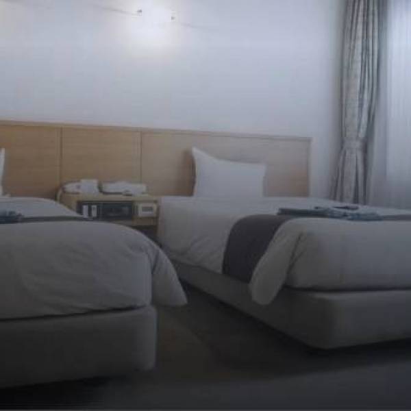 Een hotelkamer voor twee personen tijdens The Ride