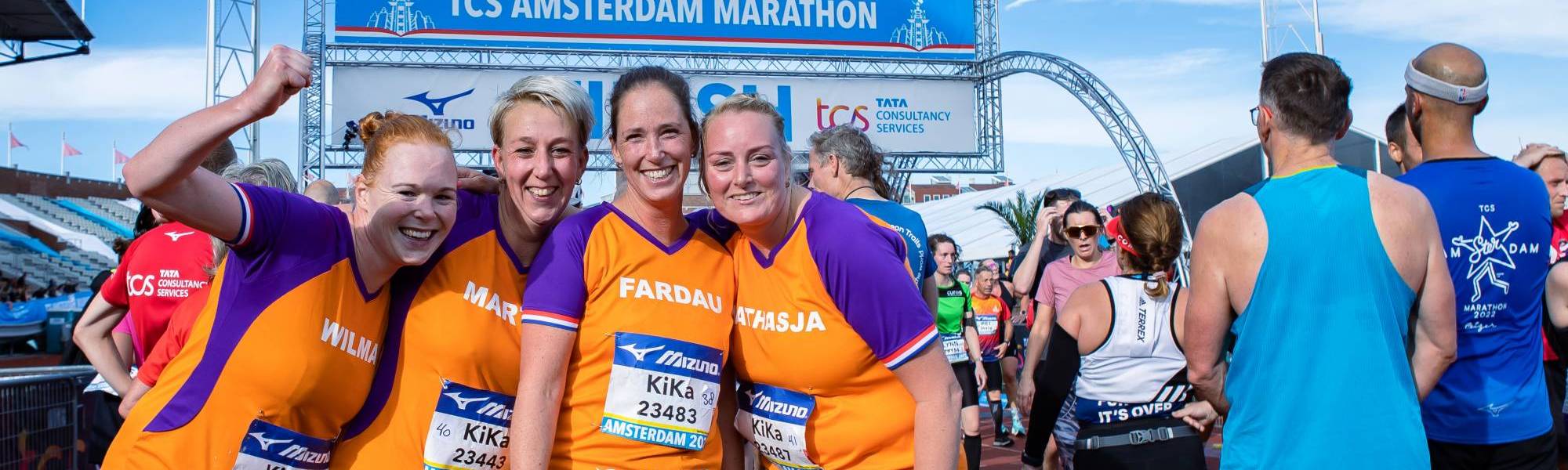 Hardlopers bij finish Amsterdam