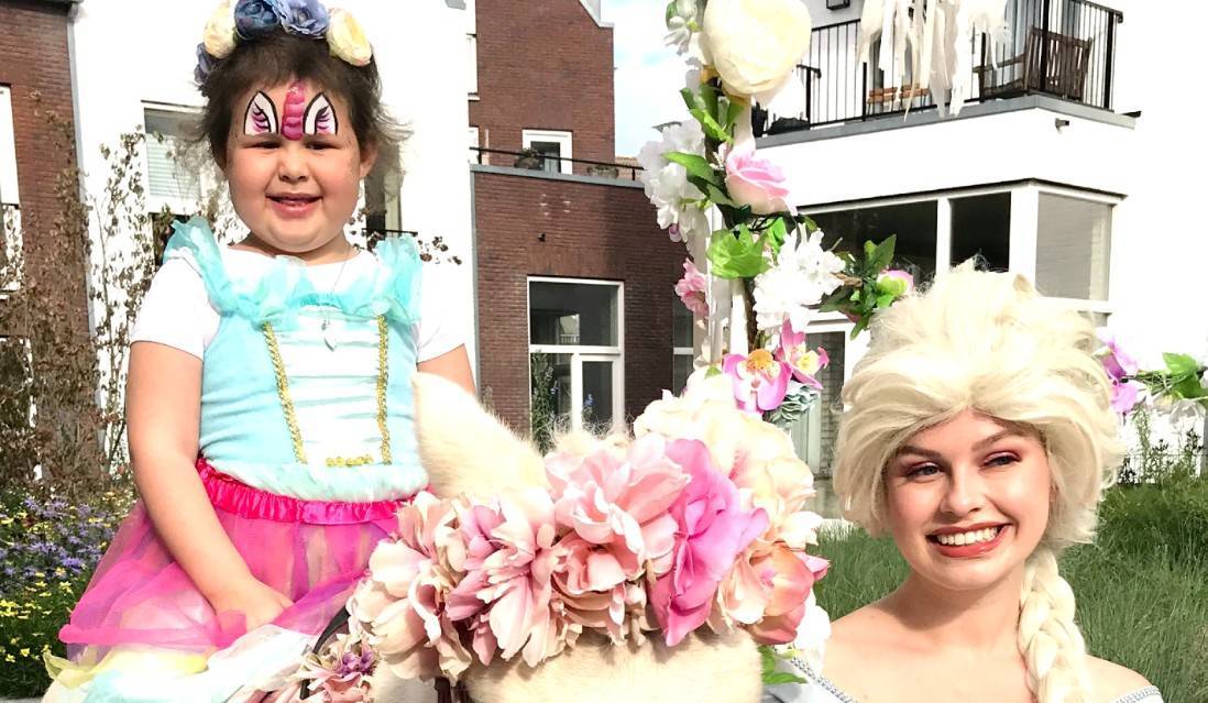 Danique samen met Elsa van Frozen